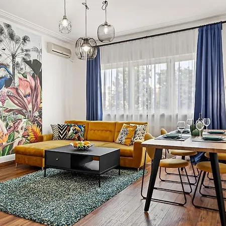 Downtown Jungle Vibes * 布加勒斯特