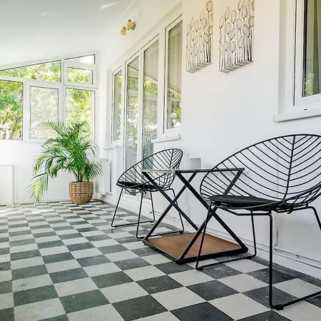 Downtown Jungle Vibes Apartment *