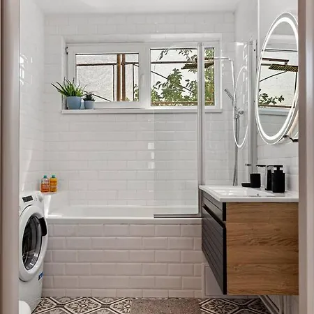 Downtown Jungle Vibes * בוקרשט