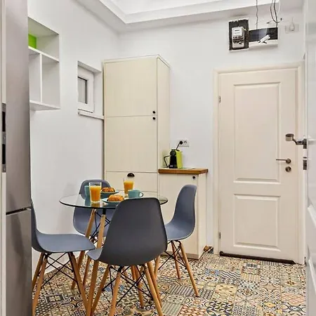 Downtown Jungle Vibes Apartment *
