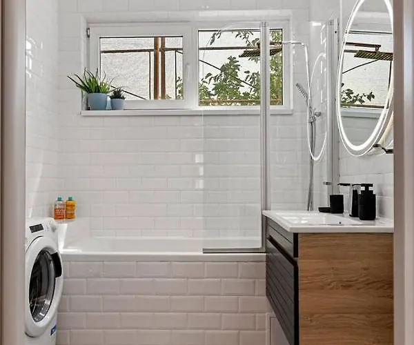 Downtown Jungle Vibes * בוקרשט