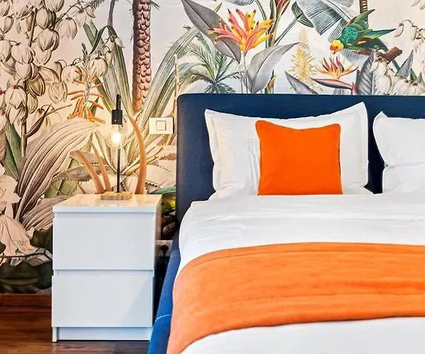 Downtown Jungle Vibes * בוקרשט