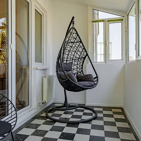 Downtown Jungle Vibes * Boekarest